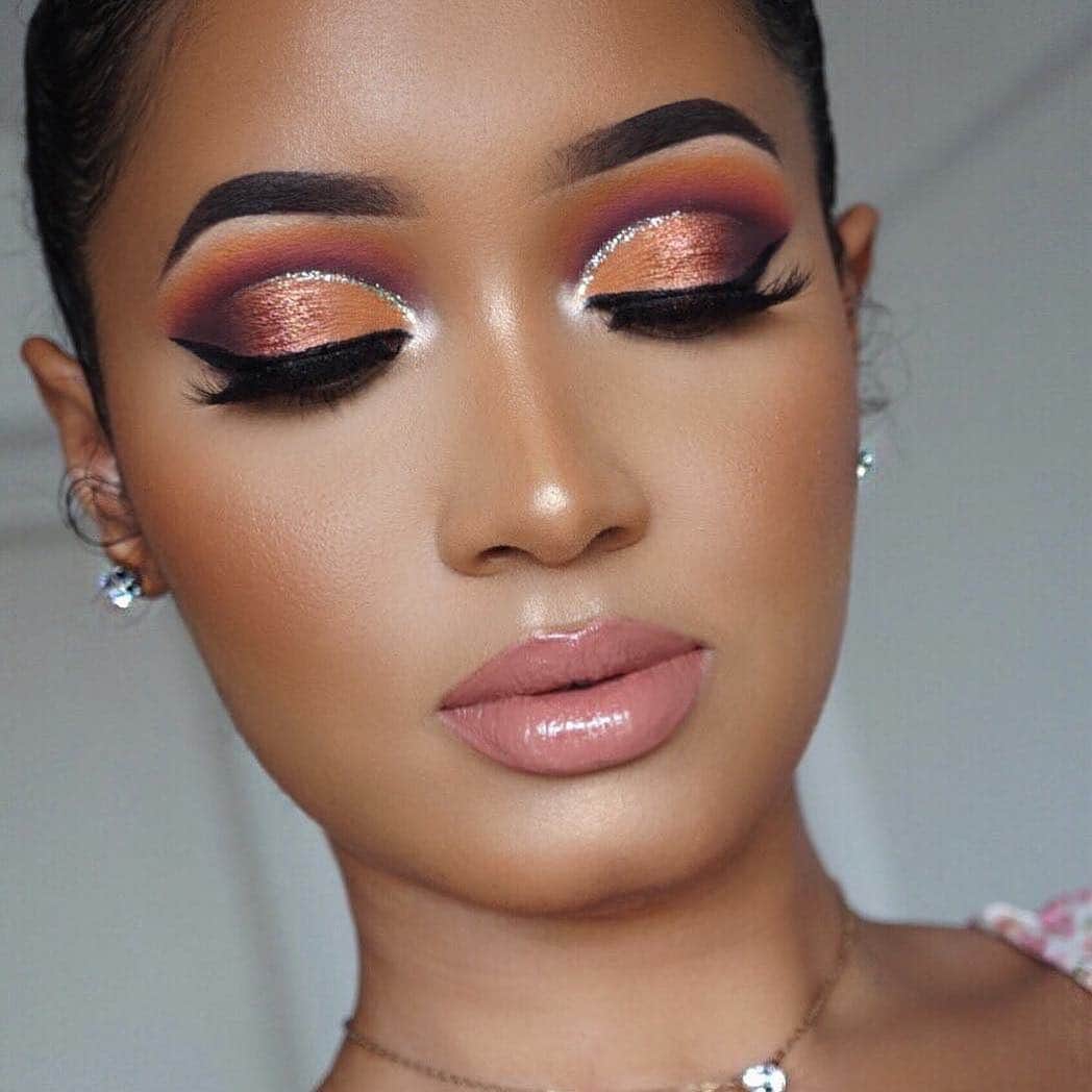 のインスタグラム：「Double tap if you’re obsessed with this makeup look using Banana Bright Face Primer 😍🍌 #Regram @annybeeutee - Banana Bright Face Primer not only extends & improves makeup wear, but also has skincare benefits 😍 it contains vitamin C to help brighten & hydrate. It also has vitamin E to help stabilize the vitamin C and condition the skin.」