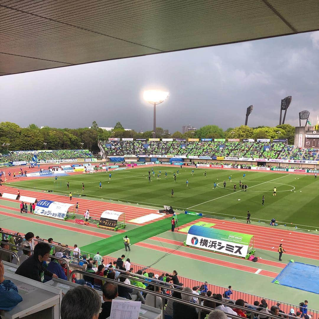 大川佑さんのインスタグラム写真 - (大川佑Instagram)「不穏な天気や…  #Jリーグ #jleague  #サッカー #football #soccer #DAZN  #湘南ベルマーレ #名古屋グランパス #コトシハjガハンパナイ」5月4日 15時42分 - tasuku.okawa