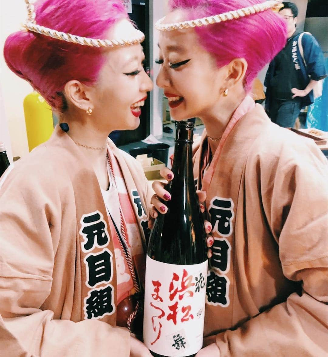 AYAさんのインスタグラム写真 - (AYAInstagram)「浜松祭り 私達のGWは毎年欠かさず このお祭り。 家族 同級生や地元の先輩 元目町の皆さん 東京からの大切な友達 みんなが笑顔の日。 愛に溢れた時間、、最高。  #浜松祭り2019」5月4日 14時25分 - ayaxxamiaya