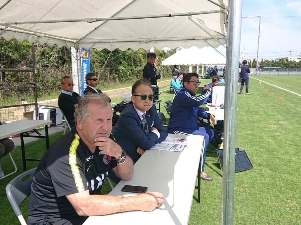 ジーコさんのインスタグラム写真 - (ジーコInstagram)「Esta sendo realizada aqui em Kashima a Ibaraki Internacional Cup com 8 equipes,na categoria Sub 16: Kashima Antlers,Selecao de Ibaraki, Yokohama Marinos, Mito Hollyhock (todos Japoneses),Palmeiras (Brasil), Sparta Rotterdam (Holanda),Jeonbuk Hyundai (Coreia do Sul),Evergrande ( China).Estive na abertura dando uma palavra pra garotada e tirando algumas fotos com a garotada e com um dos patrocinadores,(Penalty).Resultados da 1 rodada: Grupo A Kashima 1x1 Jeonbuk, Palmeiras 0x1 Mito Grupo B Marinos 2x0 Evergrande, Rotterdam 2x1 S Ibaraki.2 rodada Grupo A Mito 0x6 Kashima,Palmeiras 1x1 Jeonbuk Grupo B S Ibaraki 2x1 Marinos, Rotterdam 1x1 Evergrande .Os 2 primeiros dos grupos disputam a final que sera realizada no Estadio do Kashima.A ultima rodada vai pegar fogo pois dos 8, 7 tem chances de ser 1 do grupo. Show de torneio e forca molecada.」5月4日 14時19分 - zico