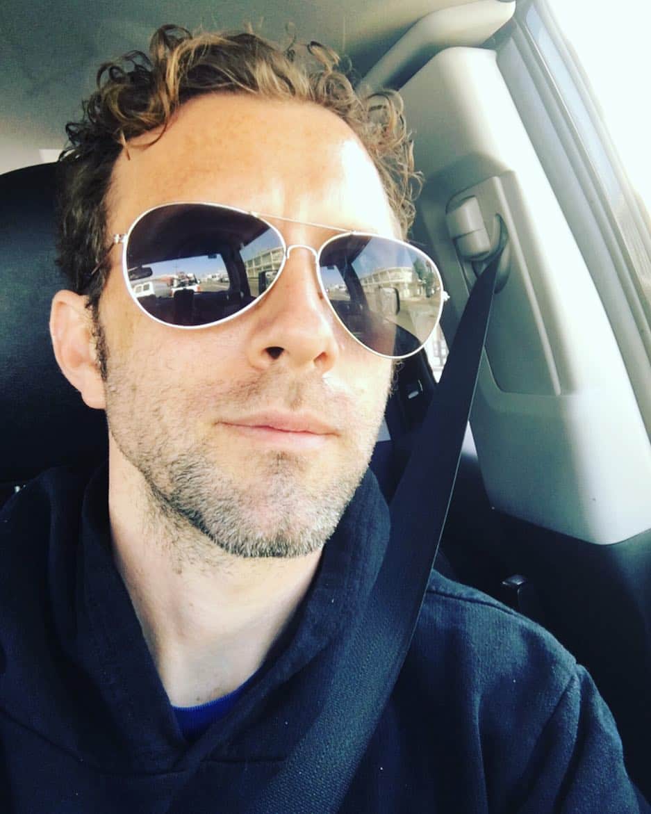T・J・サインのインスタグラム：「It’s been a minute! Hi 👋🏼 just popping in to say hey 😊. Okay...back to your day 😉」