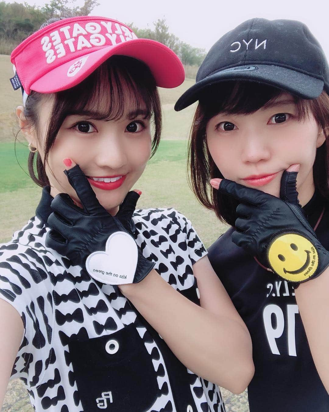 中村奏絵のインスタグラム：「ゴルフ合宿in箱根♨︎❤︎富士スピードウェイ🏎の音が少し聞こえます🐱 あと2ホールで終わりなのに雷が鳴って待機中(･･;)不思議な天気ですねぇ💦  #箱根 #温泉旅行 #ゴルフ女子 #ゴルフ #ゴルフコーデ #golf #golfwear #pearlygates #kissonthegreen」