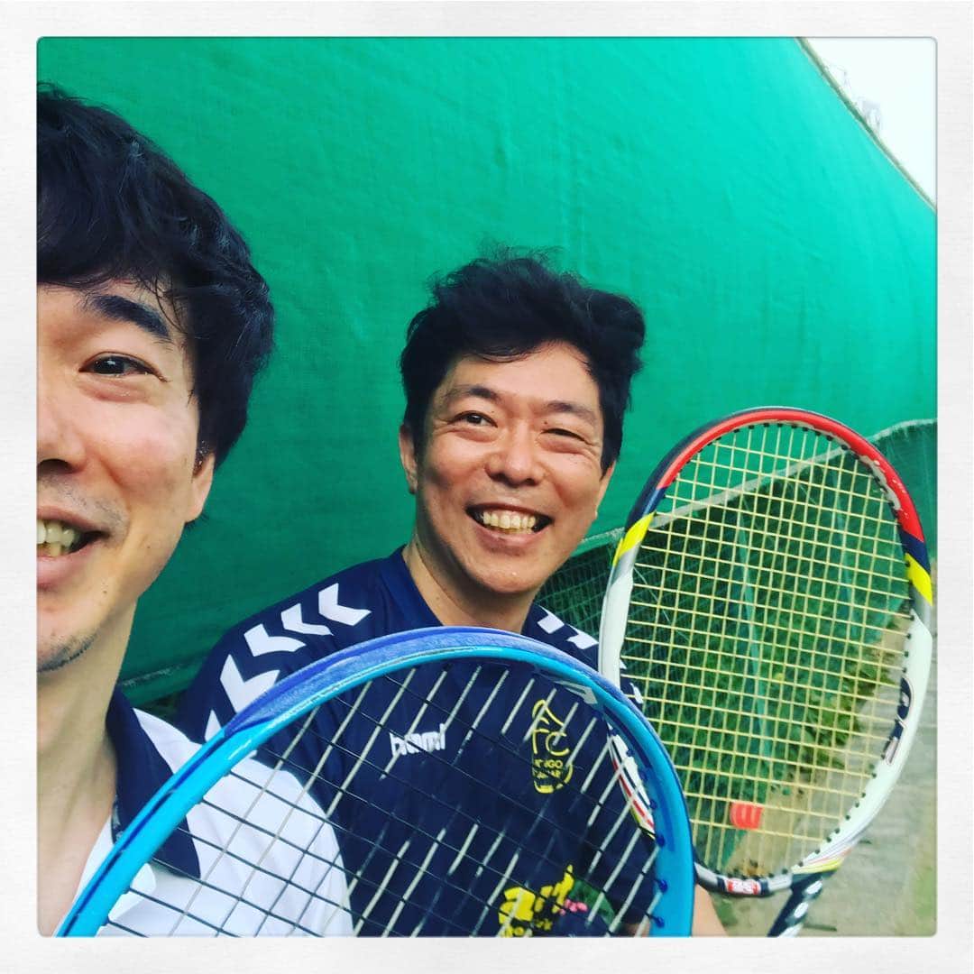 北山陽一のインスタグラム：「荒井さんに誘ってもらって30年ぶりの炎天下テニス！！！」