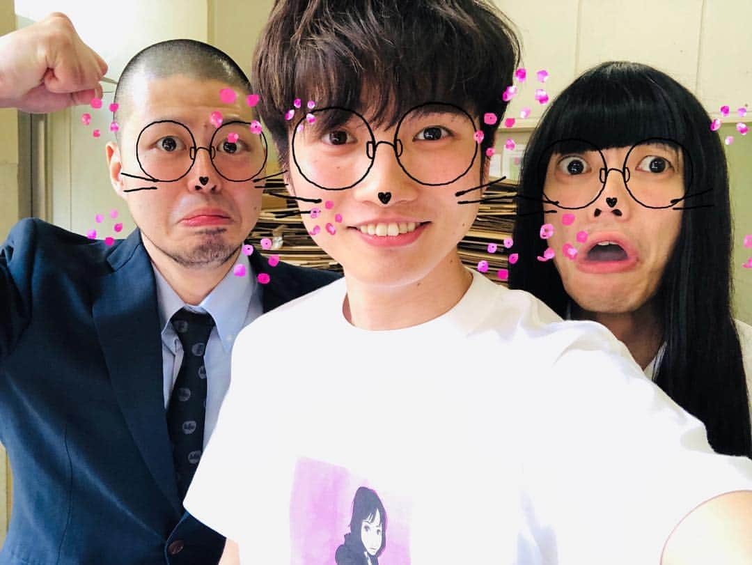 洲崎貴郁さんのインスタグラム写真 - (洲崎貴郁Instagram)「3人で📸  去り際に「おめでとう」言うてくれはった。  #金属バット さん #やっと3人揃ったなぁ言うてはった #揃った事ない #snowでイタズラ」5月4日 15時33分 - runnysuzaki0504