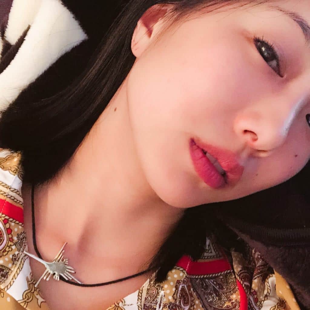 エリイ のインスタグラム：「愛してる」