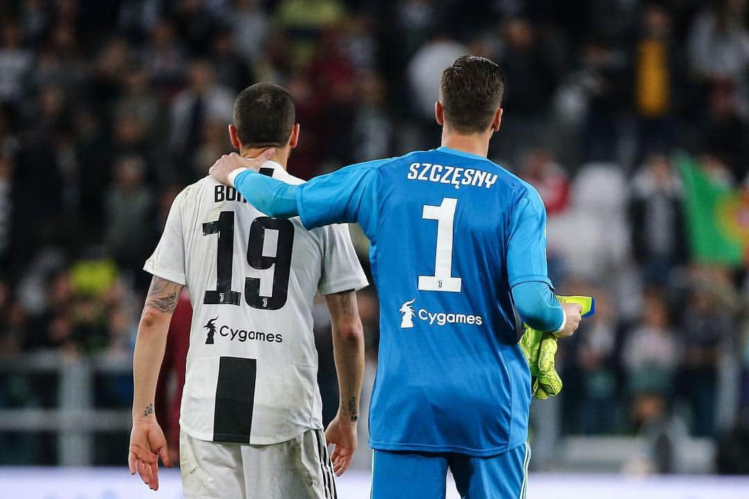 レオナルド・ボヌッチさんのインスタグラム写真 - (レオナルド・ボヌッチInstagram)「FULL TIME #JuveTorino 1⃣-1⃣ #LB19 #FinoAllaFine」5月4日 7時00分 - bonuccileo19