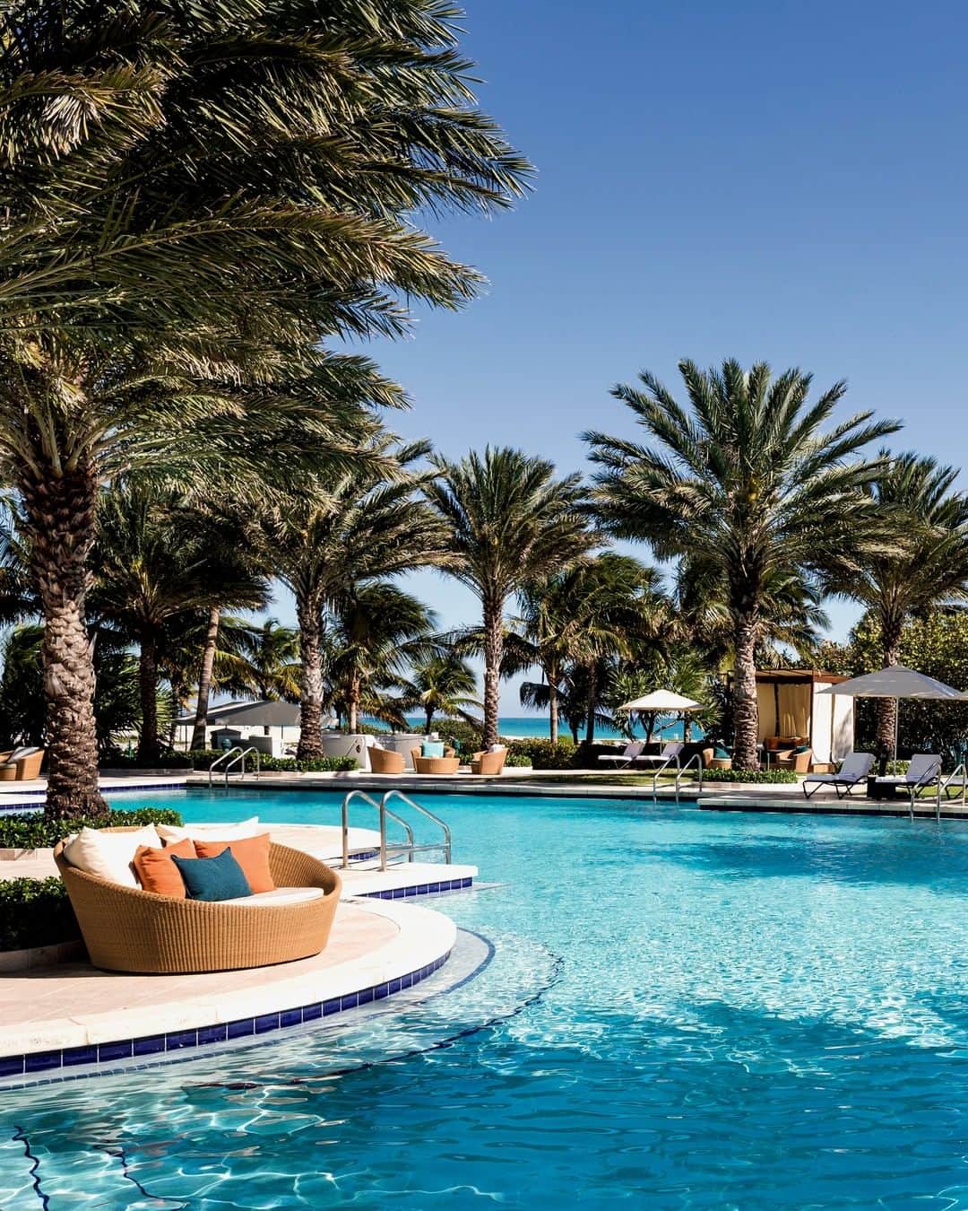 リッツ・カールトンさんのインスタグラム写真 - (リッツ・カールトンInstagram)「Escape to clear blue skies and sunny days by the pool at The Ritz-Carlton #BalHarbour, #Miami. #Florida #FL #SunshineState #sunshine #blueskies #palmtrees #pool #swimmingpool #poolside #vacation #escape #getaway #relaxing #tranquil #peaceful #travel #travelgram #Instatravel #traveldiaries」5月4日 7時00分 - ritzcarlton