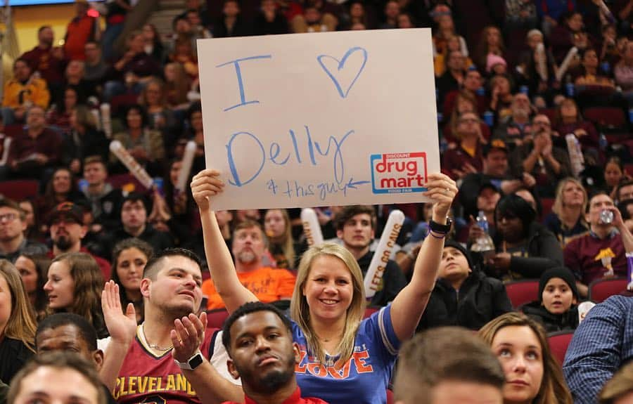 キャブスさんのインスタグラム写真 - (キャブスInstagram)「T.G.I.F.F.  Thank Goodness It’s Fan Friday!  We ❤️ @cavswgnation!  Find more photos of #CavsWGNation at cavs.com.」5月4日 7時00分 - cavs