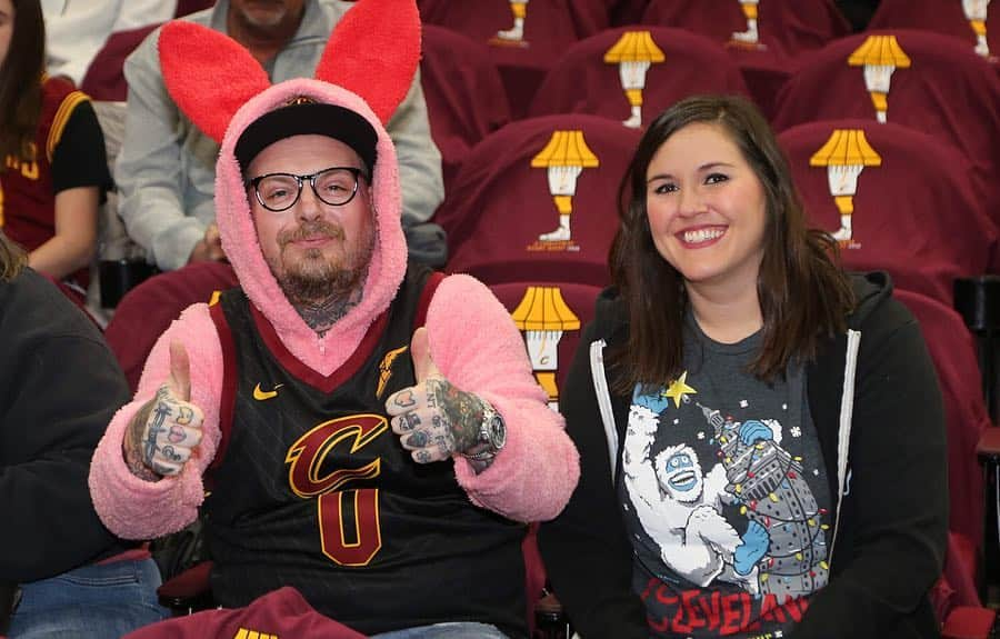 キャブスさんのインスタグラム写真 - (キャブスInstagram)「T.G.I.F.F.  Thank Goodness It’s Fan Friday!  We ❤️ @cavswgnation!  Find more photos of #CavsWGNation at cavs.com.」5月4日 7時00分 - cavs