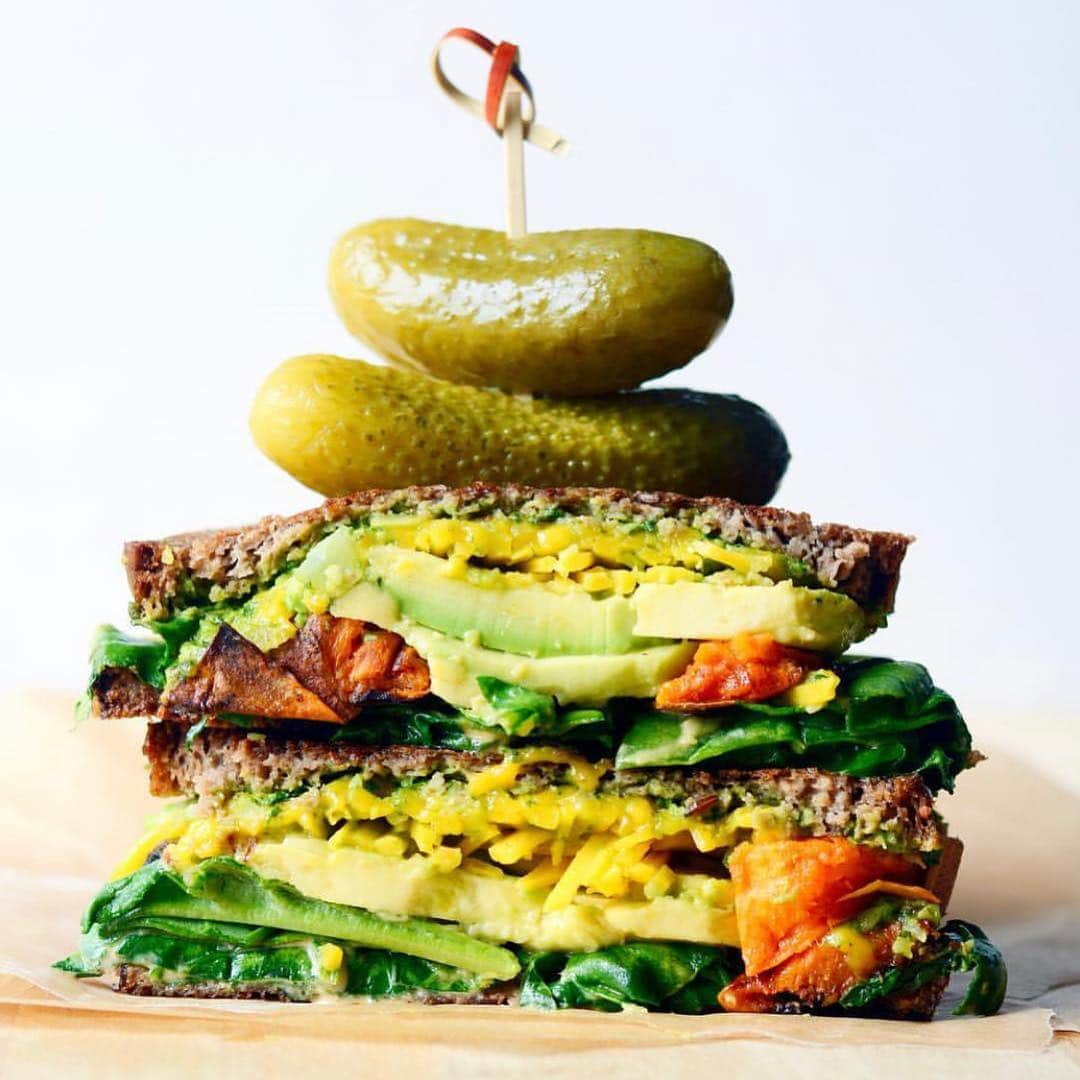 Whole Foods Marketさんのインスタグラム写真 - (Whole Foods MarketInstagram)「Put a pickle (or two) on it. Loving this #vegan sandwich from @thecolorfulkitchen: mayo, mustard, spinach, #avocado, sweet potato and vegan cheddar on pumpernickel with pesto.」5月4日 7時28分 - wholefoods