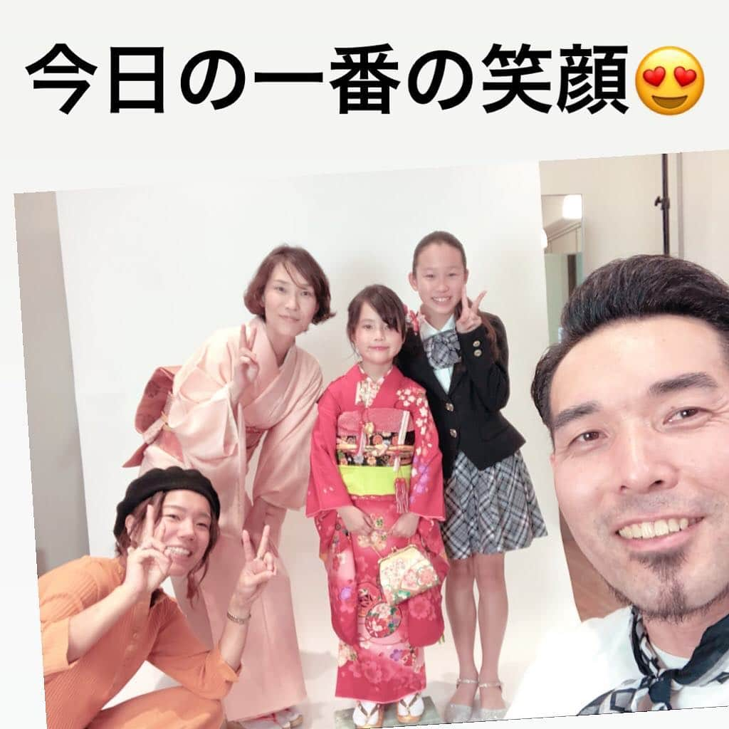 kouzuma ショートマスターさんのインスタグラム写真 - (kouzuma ショートマスターInstagram)「どーしてもと﻿ 頼まれて七五三の撮影🌸﻿ ﻿ コミニュケーションが取れない﻿ ７歳女子、、﻿ 緊張の為終始緊張顔😅﻿ ﻿ 最後の最後で最幸の笑顔﻿ ﻿ オフショット💕💕 こんな機会に恵まれた仕事が出来て﻿ こちらも最幸っス🤩🤩﻿ ﻿ ﻿ ﻿ ﻿ ﻿ Ruttu KaoLa ﻿﻿﻿ ﻿﻿﻿ 埼玉県新座市東北2-39-8﻿﻿﻿ 永代ビル2F﻿﻿﻿ ☎︎048-423-7928﻿﻿﻿ ﻿﻿﻿ 定休日 火曜﻿﻿﻿ 平日10:00〜18:00﻿﻿﻿ 土日祝9:00〜17:00﻿﻿﻿ ﻿﻿﻿ 予約→www.ruttu.com﻿﻿﻿ ﻿﻿﻿ ===================﻿﻿﻿ ツヤ髪サイト ﻿www.kaola.company﻿ ﻿﻿ 髪質改善ツヤ髪ストレート﻿﻿ ¥21600〜﻿ ===================﻿﻿﻿ #hairstyle#kaola#美容師#アシスタント#美髪#美容学生#志木＃新座#撮影#縮毛矯正#be容師#サロモ#写真好きな人と繋がりたい#ショートマスター#コウズマ#ショートボブ#前髪カット#ruttukaola#ルッツカオラ﻿﻿#ツヤ髪#七五三#七五三の撮影﻿ ﻿﻿﻿ ===================﻿﻿ ﻿」5月4日 7時37分 - kouzuma