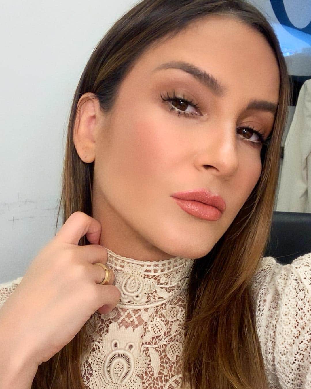 Claudia Leitteのインスタグラム：「Mais um dia de gravação! 🥰」