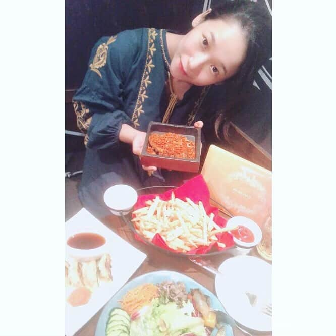 世手子さんのインスタグラム写真 - (世手子Instagram)「Bistro dinner, That restaurant usually serves good food at lower prices\( ˆoˆ )/ Thank you for everybody's comments all the time(*^ω^*) https://item.woomy.me/c/40725 今日はいよいよライブ！ @genkabistroban #原価ビストロban 代々木店に行って来たよー(*^o^*) 栄養満点！ お酒が原価の肉専門、本格ビストロ！ どんなお酒も全てほぼ原価でワンコインの入場料500円で、お飲み物は原価！ いつものハイボール60円、レモンサワー80円に、スパークリングワイン160円～全100種 すごい！色々注文したよー！ サラダに ラム餃子（５個)	 フライドポテト！ すこぶる辛いスコヴィルチキン！ 野菜のピクルス	 ピリ辛セミドライトマト	 チョリソーとパプリカのバスク風マドレーヌ(2個)	 マグレ鴨の鉄板グリル 低温調理したBANプリン	 ワインに合うタルト^o^ どれもgood！ さー！今日もがんばる！！ 代々木で検索してね! Casting by @woomy.restaurant」5月4日 8時00分 - rojide