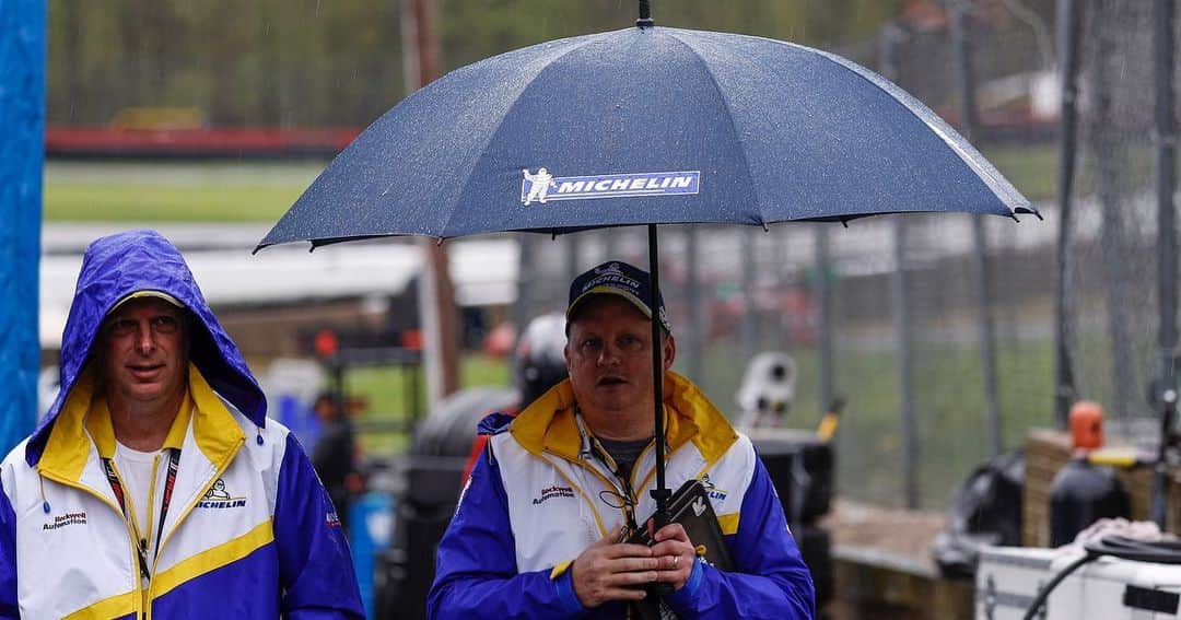 ミシュランさんのインスタグラム写真 - (ミシュランInstagram)「Wet conditions greeted the @imsa_racing field Friday at @officialmidohio, but the conditions didn’t dampen our spirits. Here’s some great rain shots and tune-in info for Sunday’s race to watch live at 1:30 p.m. ET on NBCSN! #IMSAatMO #michelin #MichelinAtIMSA」5月4日 8時11分 - michelinusa