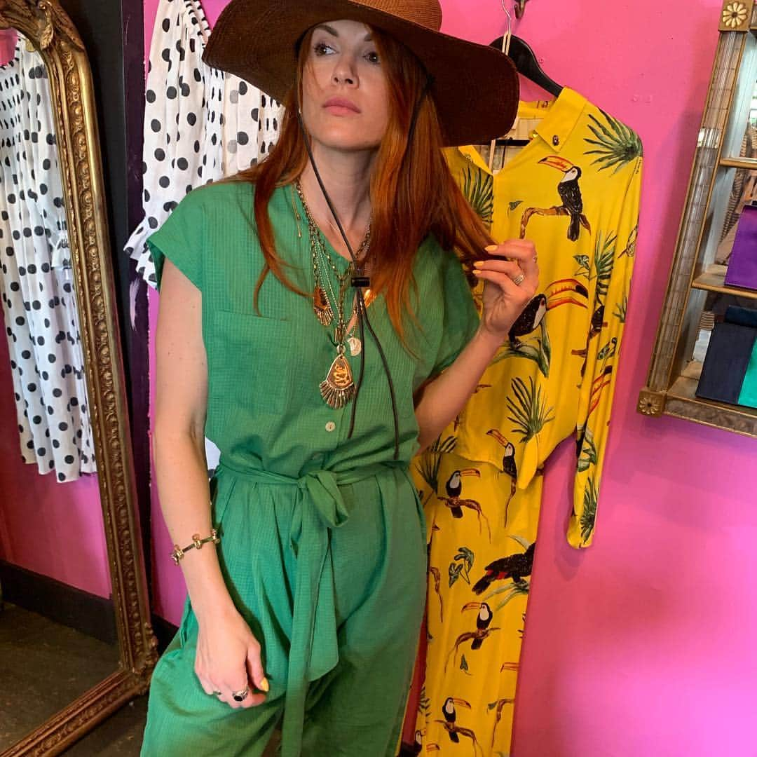 ダニール・ハリスさんのインスタグラム写真 - (ダニール・ハリスInstagram)「Walk in one way, leave another....Thanks ladies for my #Jazzfest mojo!👁🦚 👁@saintclaudesocialclub」5月4日 8時22分 - danneelackles512