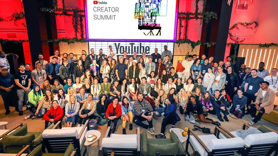 YouTubeさんのインスタグラム写真 - (YouTubeInstagram)「So you think you are a YouTube creator superfan?! Tag all the creators you can spot ⬇️! #CreatorSummit」5月4日 9時05分 - youtube