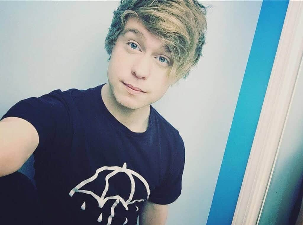 E! Onlineさんのインスタグラム写真 - (E! OnlineInstagram)「Former YouTube star Austin Jones has been sentenced to 10 years in prison for soliciting sexually explicit videos from his underage fans. Link in bio for the details. (📷: Instagram)」5月4日 9時05分 - enews