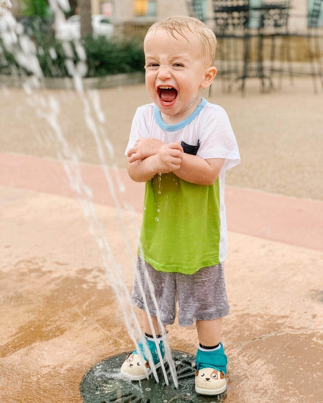 カーリー・パターソンさんのインスタグラム写真 - (カーリー・パターソンInstagram)「Living his absolute best life! I love how kids remind us to find the joy in the most simple things! I freaking love being this kids mom😍」5月4日 9時36分 - carlypatterson04