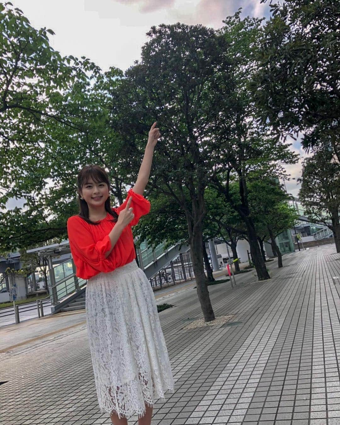 沖田愛加さんのインスタグラム写真 - (沖田愛加Instagram)「今日の8時代のお天気では、沢山の方が来てくださってとても新鮮でした！ . ゴールデンウィークも残り3日ですが、天気も良いので楽しんでください！ . ただ関東の方は今日は午後に備えて傘があると安心かもです☺️ . #めざど #この写真を撮ったのは7時なのでまだ空が暗いですね」5月4日 9時38分 - okita_aika