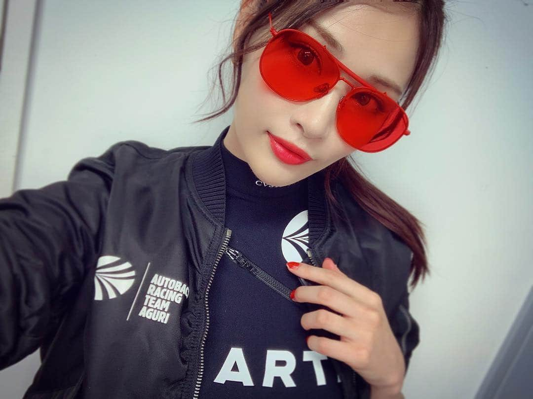 横町ももこさんのインスタグラム写真 - (横町ももこInstagram)「💖 . ARTAブランドオリジナルの "ARTA GLASSES"🕶✨ . 普段もこれつけてお出かけするぅ〜🖤 . #ARTAGALS #ARTA#弾丸 #ARTAレースクイーン #ARTAGALSPROGRAM #athlete #autobacs#オートバックス #autobacsracingteamaguri #SUPERGT#SUPERGT2019#SGT#SGT2019 #8号車#55号車#honda#NSX #オレンジの弾丸#黒の弾丸 #motersports #レースクイーン#racequeen#rq #平成最後のレースクイーン #令和最初のレースクイーン #GLASSES#fashion#ootd」5月4日 9時41分 - momochadayo