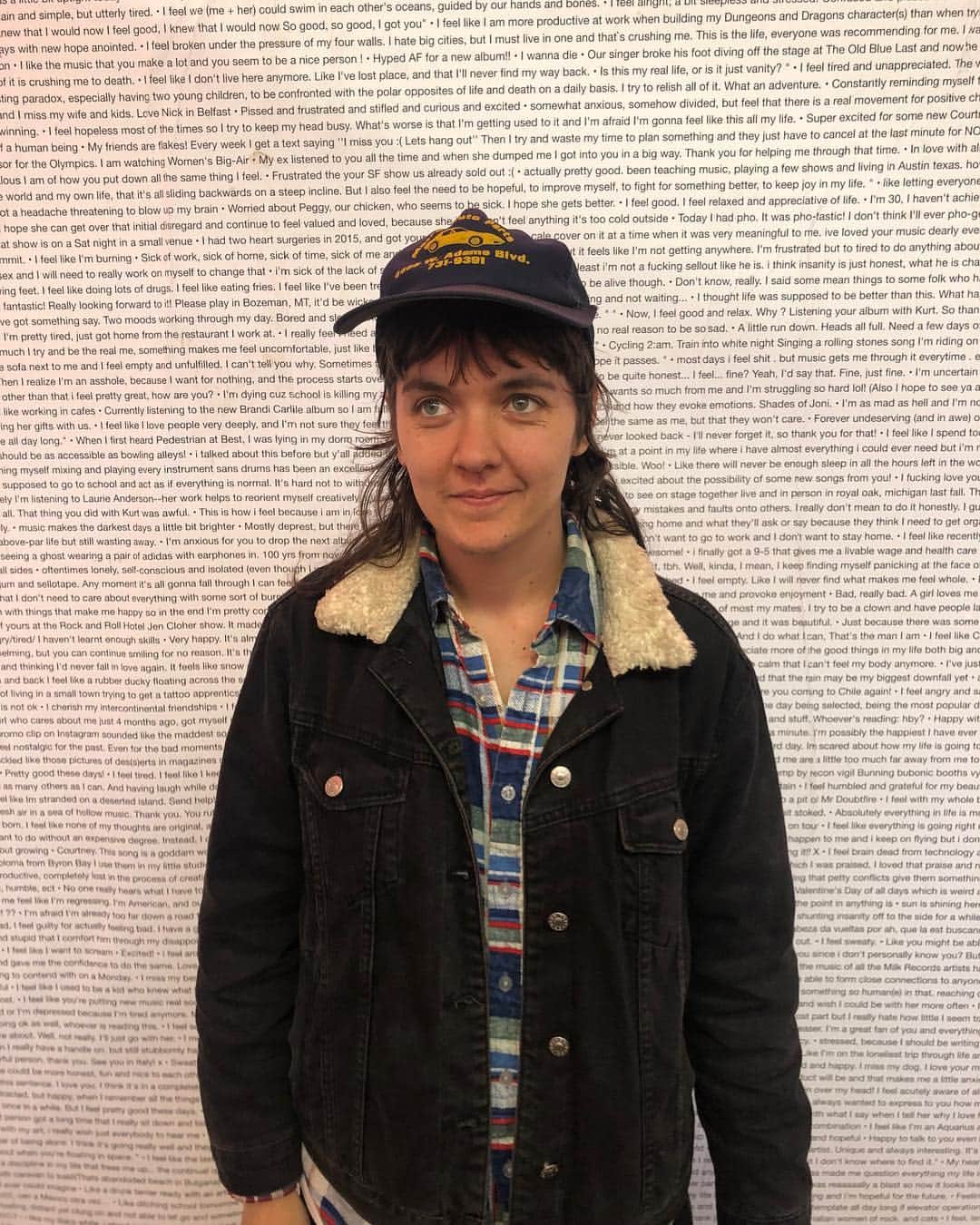 コートニー・バーネットのインスタグラム：「Big thanks to @theotherartfair for having me ❤️ Open today til 7pm. Closes tomorrow 5pm ❤️ photos and videos by @look.out.kid & @milkrecords」