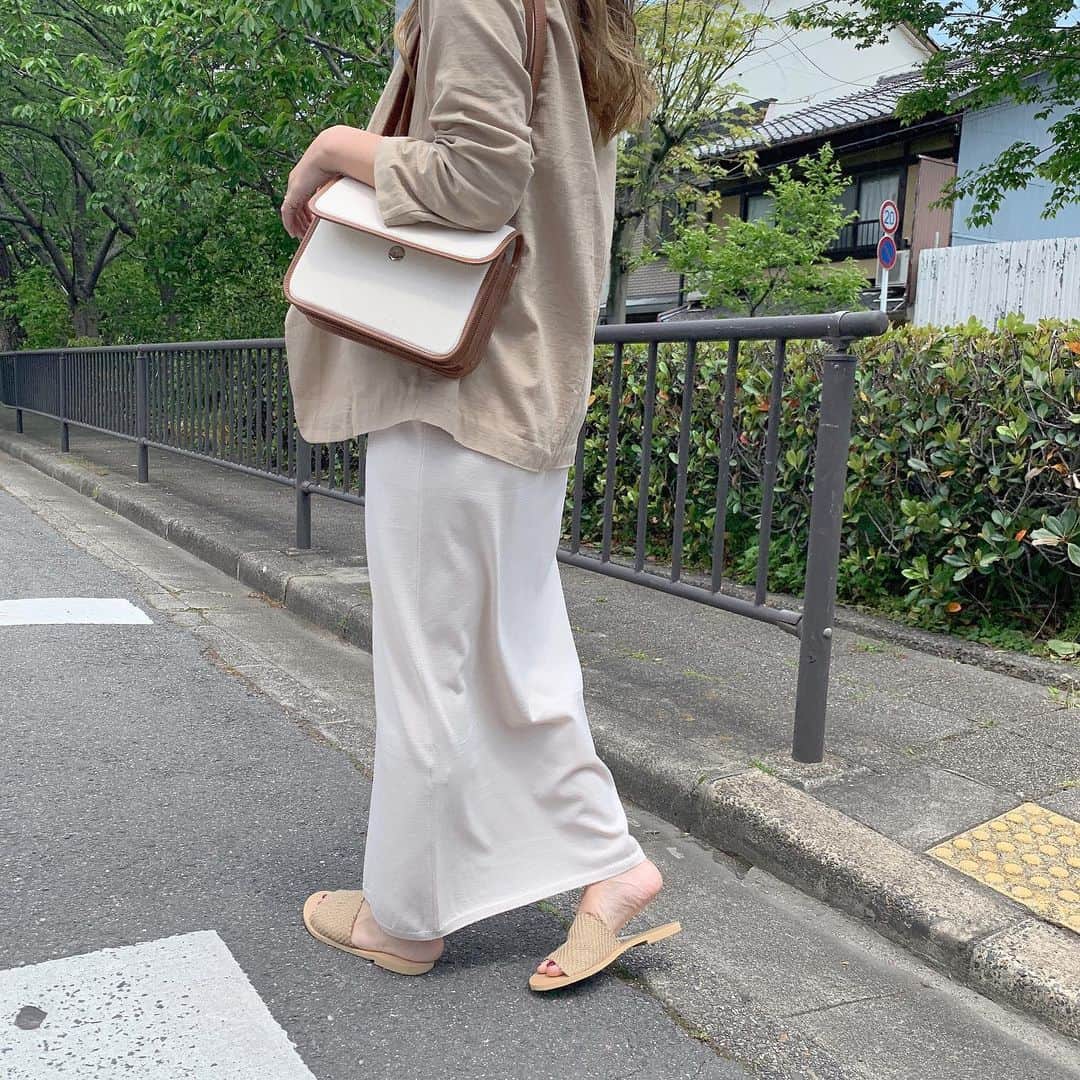 saanaaeのインスタグラム：「GW後半はお天気でいいね!🌤 関係なくお仕事してるけど 気持ちいいお天気でなにより🍃 (cotton jkの単品使い やはり気に入っている🥰  #涼しい軽やか素材で着心地🤟🏻 #NUEbyas」
