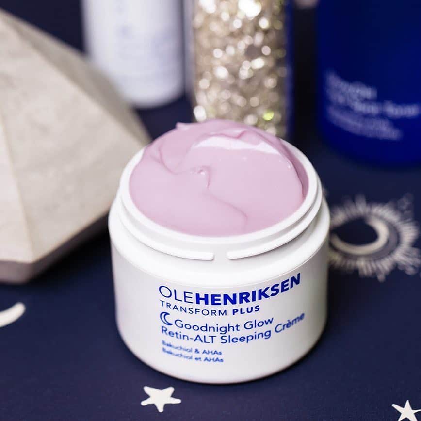 のインスタグラム：「Get you skin that’s soft as a ☁️. Goodnight Glow hydrates, smoothes and softens overnight.  Leave a 💜 if you’re using this moisturizer tonight ⬇️」
