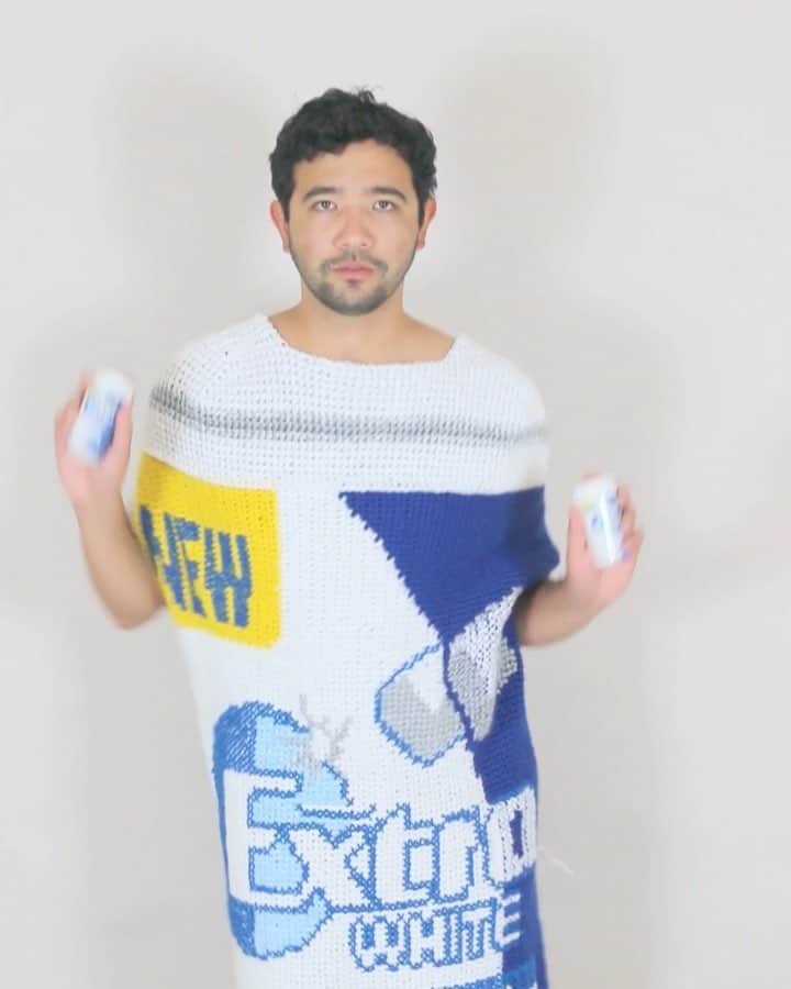 Phil Fergusonのインスタグラム：「JUST BEING EXTRA?! Whenever I leave the house, I swear someone asks around for gum, so basically liked the idea of literally dressing up as a giant packet just to have some fun with it!  Lucky for me Extra have just released their all new #ExtraSoftChew gum and asked me to make this lewk!  #ExtraSoftChew #CuriouslySoft #Sponsored」