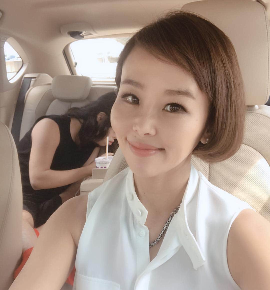 のインスタグラム：「渋滞にハマった時は…歌を歌うんだ！今日は #あいみょん」