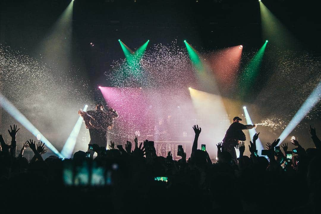 ミスラ・ジン さんのインスタグラム写真 - (ミスラ・ジン Instagram)「Vancouver 🙏 🙏 🙏 📸 by @Bobo.xxndigo tour management: @enmgmt tickets at epikhigh.com #epikhigh2019tour」5月4日 15時44分 - realmithrajin