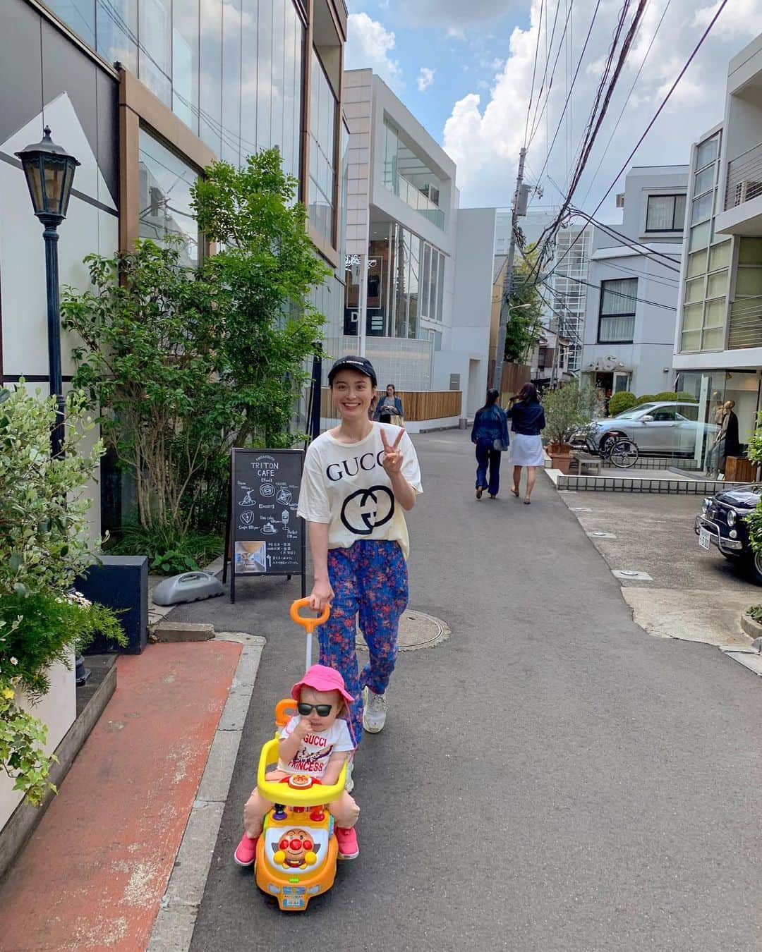 エミ・マイヤーのインスタグラム：「Weekend cruisin’ 😎GWのクルージング。なんでこんなにタイムレスにアンパンマンは受けるのだろう？私も子供の頃大好きだったし💕ジーニアスだね✌️ #anpanman #アンパンマン #ゴールデンウィーク #GoldenWeek」