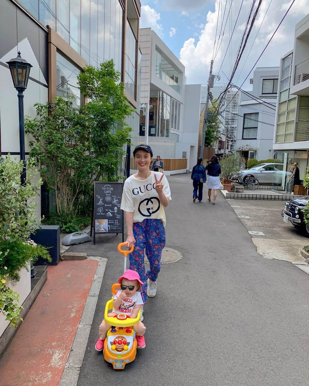 エミ・マイヤーさんのインスタグラム写真 - (エミ・マイヤーInstagram)「Weekend cruisin’ 😎GWのクルージング。なんでこんなにタイムレスにアンパンマンは受けるのだろう？私も子供の頃大好きだったし💕ジーニアスだね✌️ #anpanman #アンパンマン #ゴールデンウィーク #GoldenWeek」5月4日 15時51分 - emimeyer