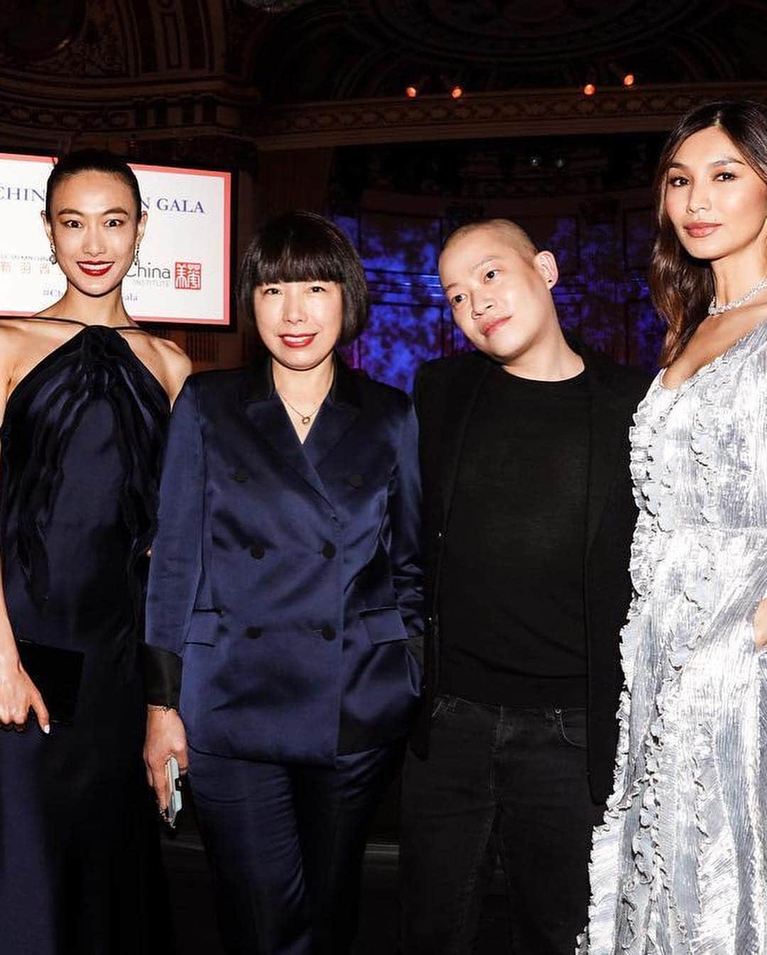 ジェイソンウーさんのインスタグラム写真 - (ジェイソンウーInstagram)「My dear friend @shupeicute in #jasonwucollection introducing me at this year’s @chinainstitute_ #chinafashiongala this year with @yuesaikan @gemma_chan @angelica_cheung ❤️✌🏻😘」5月4日 10時24分 - jasonwu