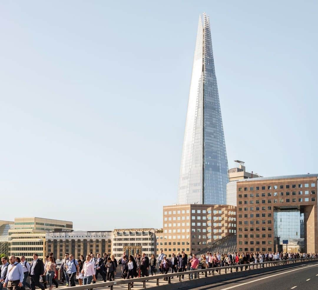 ナショナルジオグラフィックさんのインスタグラム写真 - (ナショナルジオグラフィックInstagram)「Photo by Luca Locatelli @lucalocatelliphoto | Morning rush on London Bridge. Nearly uninhabited during the night, the London Bridge is flooded in the morning as thousands of workers head to their offices in the City of London. For decades the City has been the center of the financial power of the British capital, but amid growing pains and with Brexit looming, can it stay on top? My work revolves around the making of the future, how our society transitions through new ways of living, and how technology is changing our approach to the environment and to our cities. I’ve embarked on a journey with @natgeo to showcase how London, one of the world’s busiest and fastest growing cities, is evolving. Follow me @lucalocatelliphoto to find out more about the London story I covered for @natgeo #London #architecture #street #britain #people」5月4日 10時34分 - natgeo