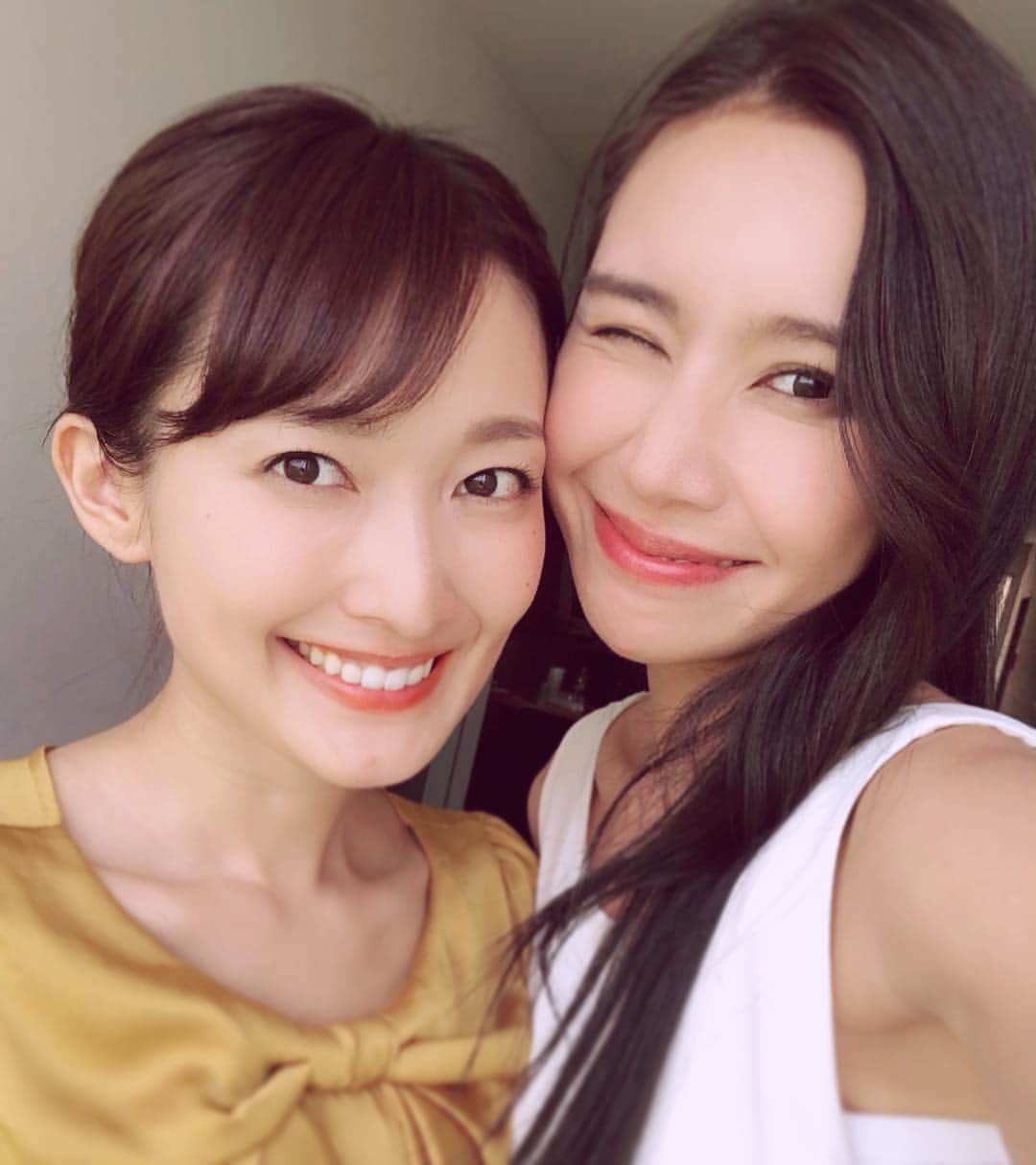 のインスタグラム：「お疲れ様でした🤩 って打ちながら寝てた🤤笑  豪華な機材と美味しいお菓子に囲まれた幸せな現場でした🤤 @miee.misa みさちゃんはインフルエンサーとしても超人気😎 パワフルでいつも教わってばっかりです😍 @haruka_chunhua はるちゃんとも共演したいね😊って言っていたら、まさかのすぐにご一緒できて嬉しい💕 河内浩さん、清水拓蔵さん、かなやす慶行さん、そしてシーンは違うけど、くまかつみさん😳 先輩方と共演させていただけて、すごく楽しいシーンになったので乞うご期待です🤩 #昨日の帰りは #ミルクキャラメル #きょうのおやつは #プリングルス  #森永製菓 #お菓子はヒーロー #ココアはやっぱり #morinaga」