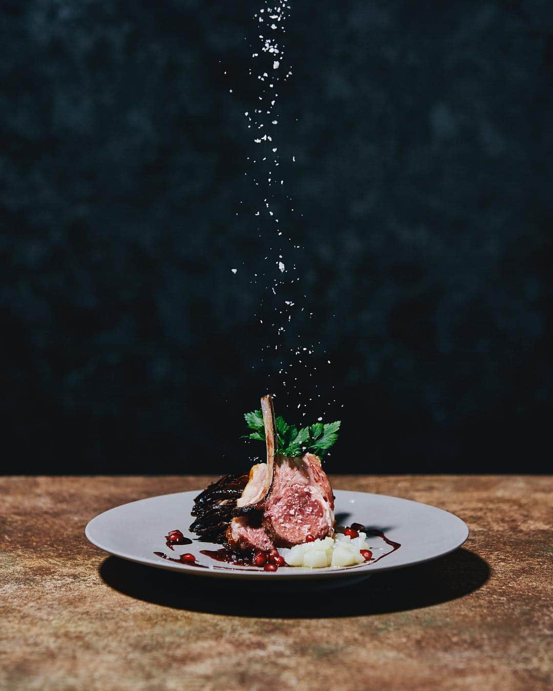 ellecafejapanさんのインスタグラム写真 - (ellecafejapanInstagram)「Australian Lambchops with Porto wine and pomegranate sauce エル カフェ青山のイチオシメインメニュー！ㅤㅤㅤㅤㅤㅤㅤㅤㅤ 丁寧に火入れしてロゼに仕上げたラムに、芳醇なポルト酒のソースで絶妙なハーモニーを味わえます。ㅤㅤㅤㅤㅤㅤㅤㅤㅤ La Stoppa Ｍacchiona 2005（ラストッパ　マッキオーナ 2005）ㅤㅤ とご一緒にいかがですか？  #ellecafe #aoyama #lambchops #portosauce #wine #organicwine #biowine#naturalwine #dinner #macchiona #エルカフェ #ポルト酒ソース #ザクロ #ディナー #自然派ワイン #オーガニック#ビオワイン #マッキオーナ」5月4日 10時45分 - ellecafejapan