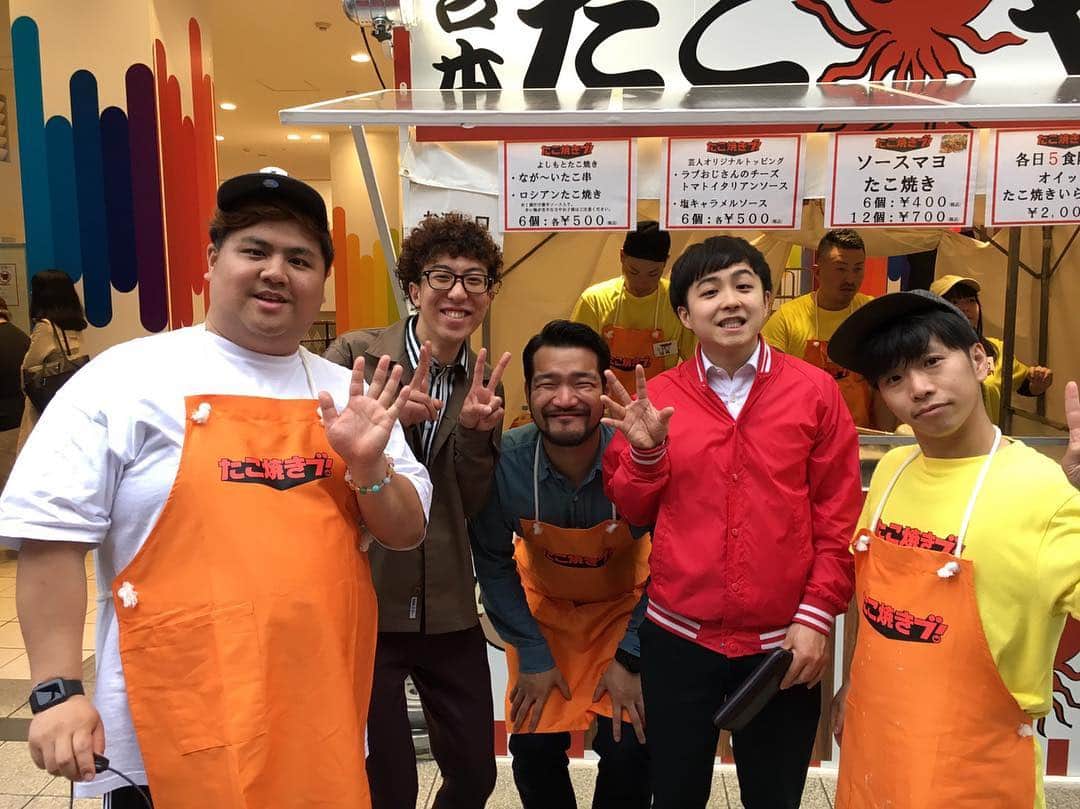 池田真一のインスタグラム：「たこ焼きブ  いつも色んな芸人さん来てくれてます！  ドーナツピーナツ来てくれました！  今日も11時〜やってます！」
