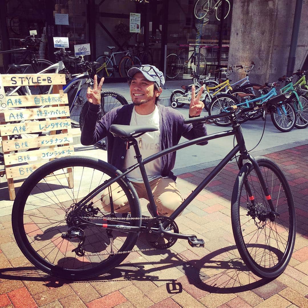 光永亮太さんのインスタグラム写真 - (光永亮太Instagram)「タイミング良き日に納車！  #クロスバイク #purecycles #california #街乗り用 #娘の自転車買ったついでにドサクサに紛れて購入 #みんなで公園に行けるではないかとプレゼン #これぞ大義名分 #嬉ピーマン」5月4日 11時30分 - mitsunagaryota