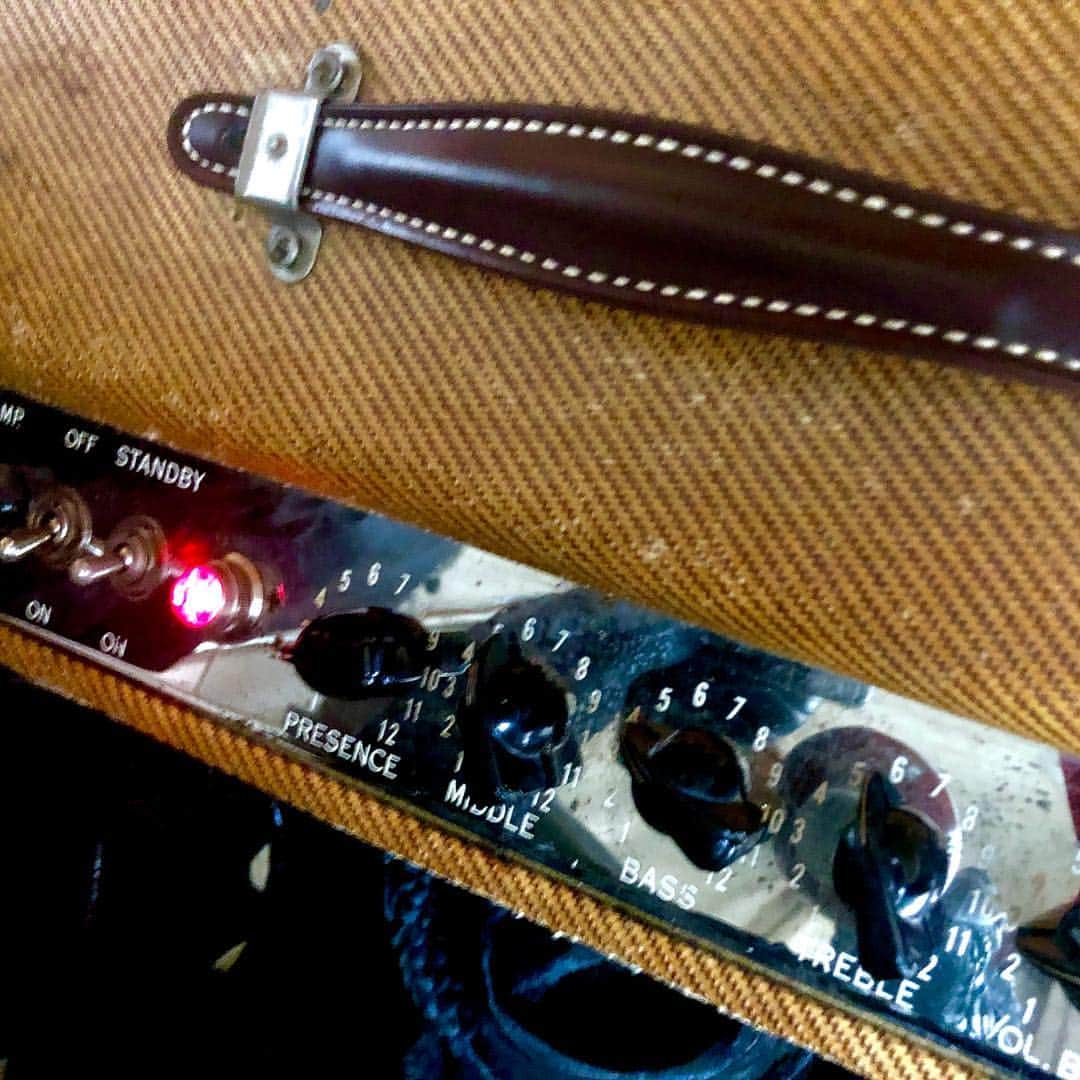 世良公則さんのインスタグラム写真 - (世良公則Instagram)「#世良公則 #masanorisera #songwritter #japaneseartist #japanesemusician #fender #gibson #guitaramp #59  The guitar amp(fender bassman 59)came back after the repair.  Sounds great.」5月4日 11時36分 - masanorisera