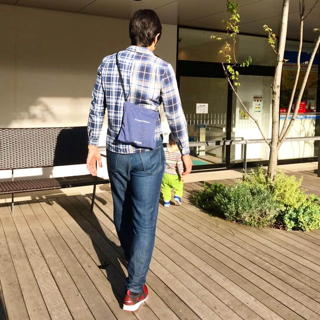 のインスタグラム：「#ikea #立川  #5月にして2019年初めてのお出掛け #なかなか連れてってあげられなくてごめん🙏 #息子はモノレール観て大興奮  #yonex #ヨネックス #bag #バッグ #サコッシュ #shoes #シューズ  #viridarideserta #viridari #ヴィリダリデセルタ #ヴィリダリ #シャツ」