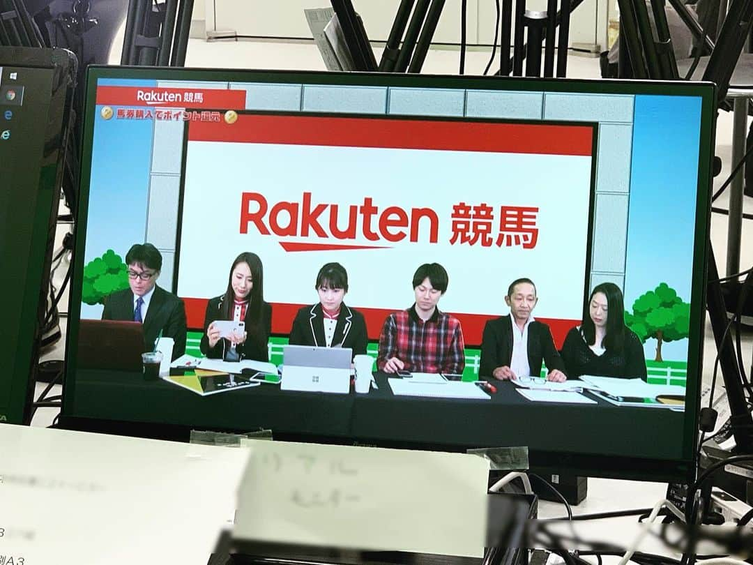 守永真彩さんのインスタグラム写真 - (守永真彩Instagram)「. . 昨日一昨日と、約13時間に及ぶ生放送出演しておりました！！ 感想・詳細はアメブロに書きました🙆‍♀️💓 (守永真彩で検索したら出てきます) 良かったら読んでくださいね🙌🏻✨ . . では！ これからかしわ記念の予想動画収録行ってから、コンシェルジュの生放送へ！！ 今日も頑張ります〜😎❤️️ . . #ニコニコ生放送 #楽天競馬 #生放送 #かしわ記念 #NHKマイルカップ #今日も生放送 #毎日仕事ありがたい #仕事してる時とても好き #ありがたい #💓」5月4日 11時57分 - maayamorinaga