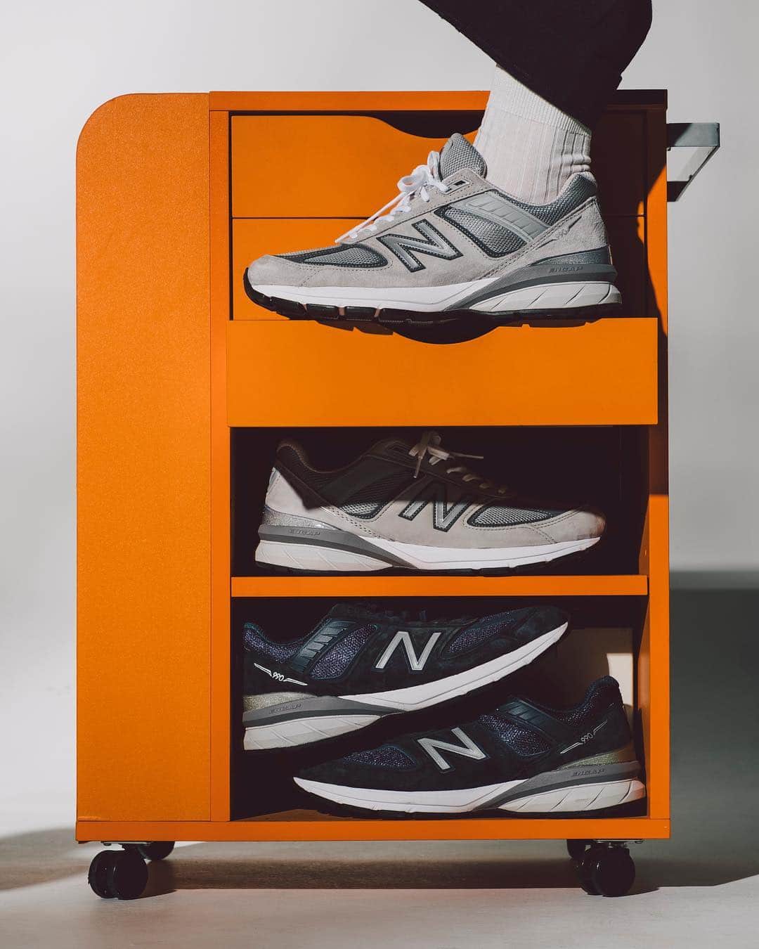 I.T IS INSPIRATIONさんのインスタグラム写真 - (I.T IS INSPIRATIONInstagram)「Get on your feet and stay one step ahead of the game. - New Balance 990v5 Exclusive Pre-launch Now available at selected EXI.T and i.t stores. - #ITHK #ITisInspiration #NewBalance #990v5」5月4日 11時58分 - ithk