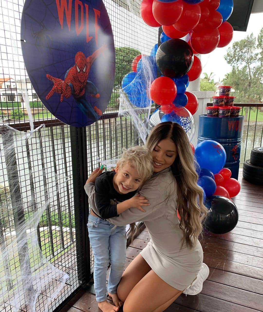 Tammyさんのインスタグラム写真 - (TammyInstagram)「Happy birthday little man 💙♥️ - Concept, stying and props @nextevent.com.au  Signage @veryflamingo.com.au  Balloons @lovenwishesstyledevents Cake, donuts and grazing table @theremustbecake」5月4日 12時01分 - tammyhembrow