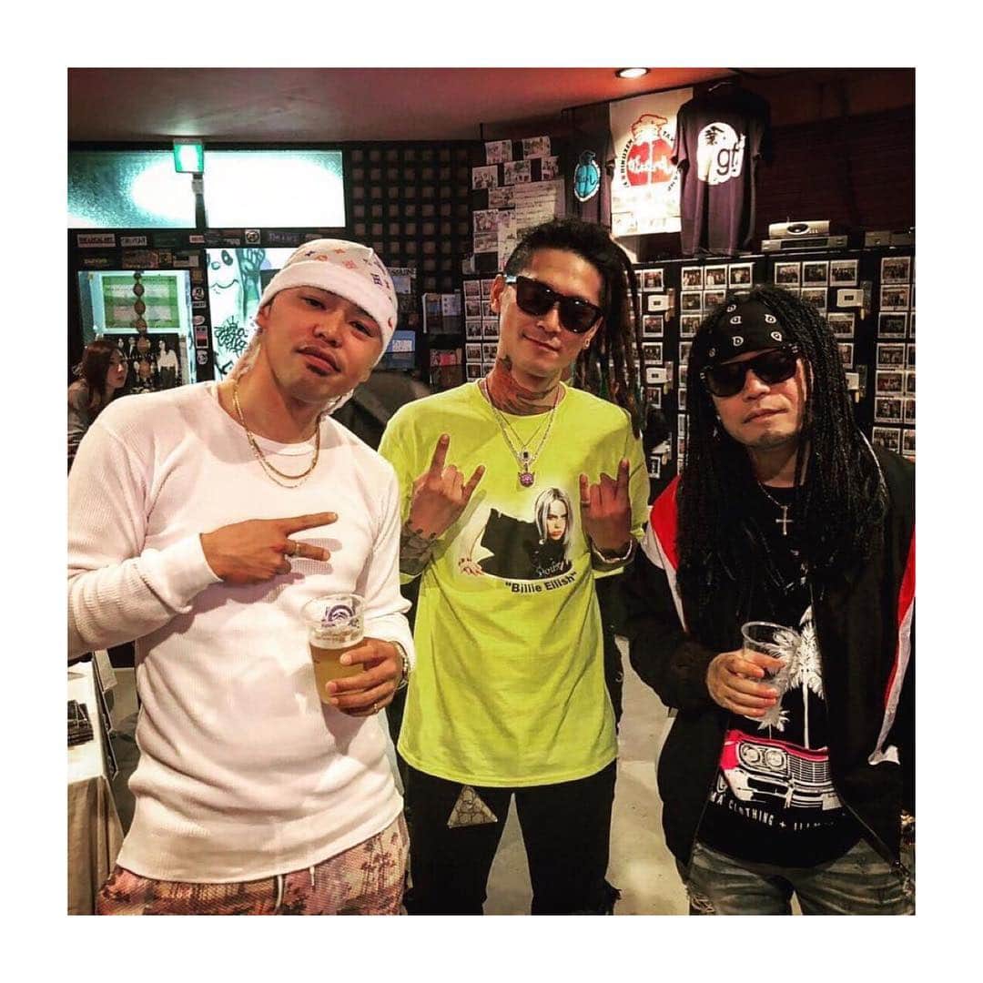 のインスタグラム：「DIABLO / AIM HIGH リリースパーティー at 酒田市MusicFactory 今夜は秋田県大仙市です DJプレイはちょい早めの24時から  RepostBy @cak73: "DIABLOのリリパ遊びに山形は酒田㊗️🍾 祝い酒を届けて帰るハズが、パブさんのステージに上がってた🙆‍♂️ DIABLO / DJ PMX / 次はゆっくり🍻  #cak73  #livelife #お邪魔してマス #山形 #酒田 #locohama  #locohamaclothing " (via #InstaRepost @AppsKottage)」