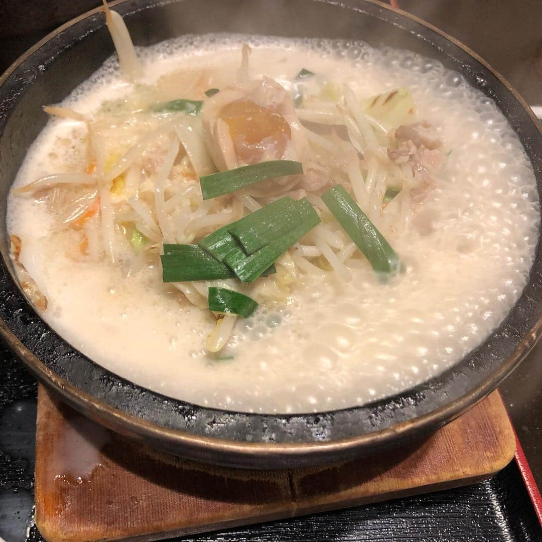 おごせ綾さんのインスタグラム写真 - (おごせ綾Instagram)「#石焼きラーメン#石焼き#石焼きラーメン火山#火山#灼 熱#沸騰#ラーメン#鯖味噌らーめん#玄龍#コラボ#豚骨ラーメン#ラーメン#新潟#ラーメン #ラーメン部 #ラーメン倶楽部 #らーめん倶楽部 #ラーメン好き #ラーメンパトロール #ラーメンインスタグラマー #麺スタグラム #麺 #中華 #スープ #味噌ラーメン #醤油ラーメン #noodle #noodles #noodlelover #noodleporn #instanoodle #instanoodles」5月4日 12時06分 - ogose0123