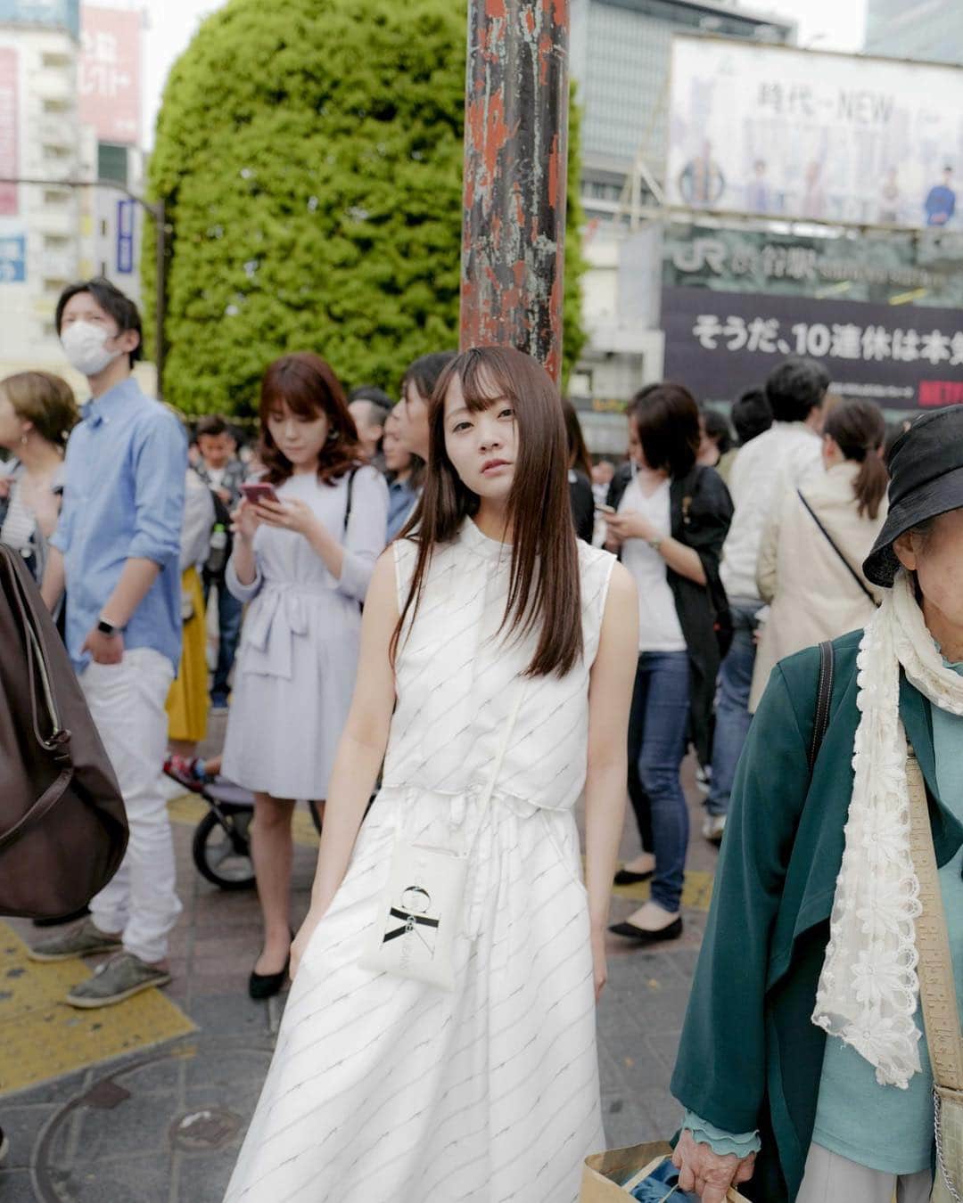 浜田翔子さんのインスタグラム写真 - (浜田翔子Instagram)「#shibuya 🐕 私が好きな映画の写真を撮られてるカメラマンさんに撮る予定はなかったのにお試しに30分ないくらいで大量に撮っていただきました😌嬉しい！沢山ちょこちょこ載せてきます😌  @kamiiisaka」5月4日 12時21分 - shoko_hamada