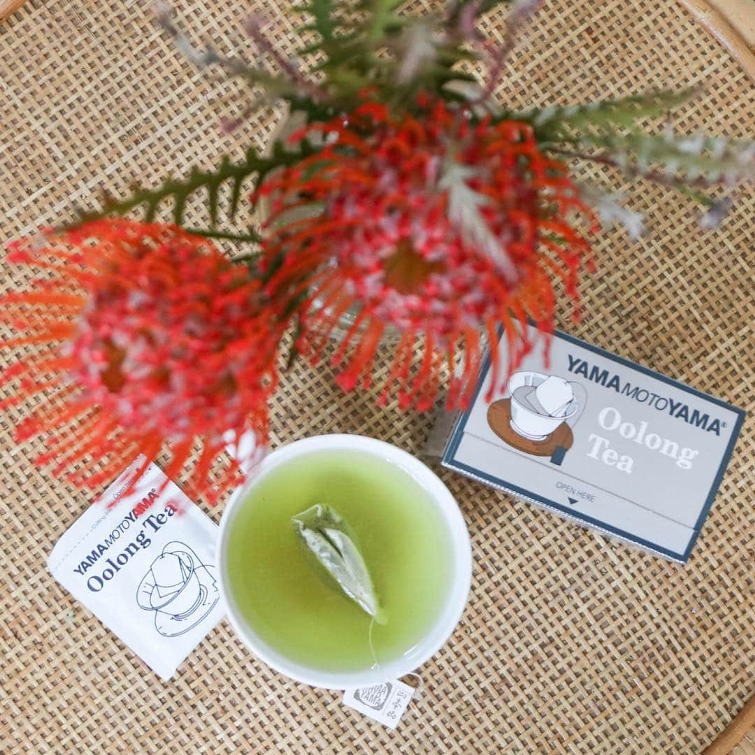 YAMAMOTOYAMA Foundedさんのインスタグラム写真 - (YAMAMOTOYAMA FoundedInstagram)「A few of our favorite things are fresh florals, Fridays, and Oolong Tea! Tap the link in bio to learn more about our Oolong Tea. #Yamamotoyama」5月4日 12時29分 - yamamotoyama_usa