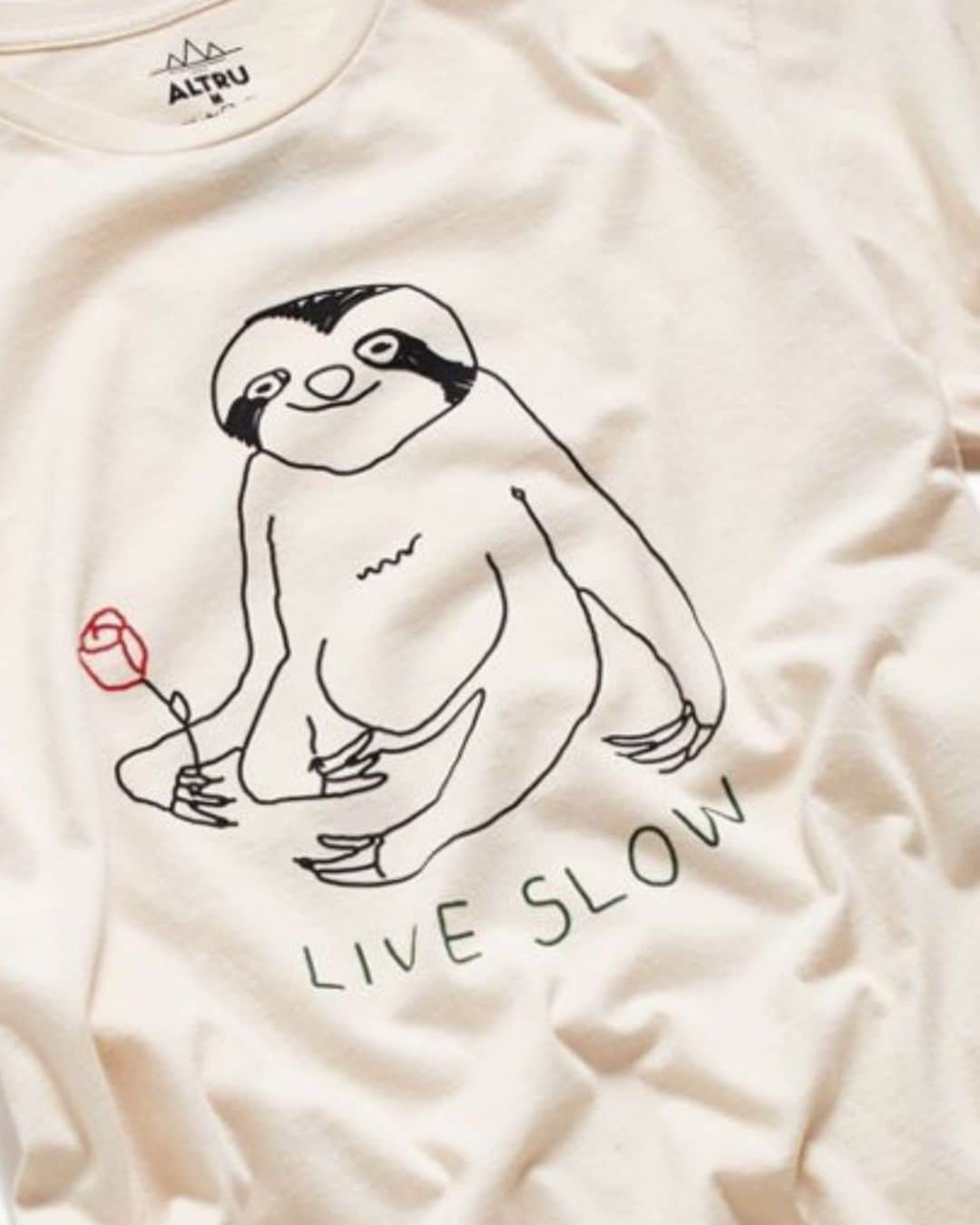 のインスタグラム：「Live slow this weekend🥀」