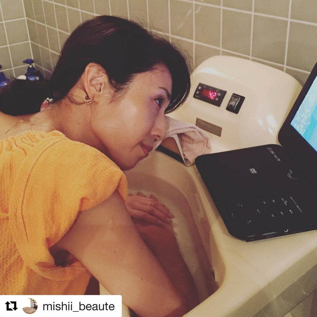 高橋ミカさんのインスタグラム写真 - (高橋ミカInstagram)「#Repost @mishii_beaute with @get_repost ・・・ ミッシィ5月のおすすめはデトックスコース🔥！！！ ゲルマニウム温浴で普段汗をかきにくい方も、多量発汗しませんか？✨ ゲルマニウム温浴は、20分でエアロビクス120分の運動量に置き換えられると言われています！！ ゲルマニウム温浴で汗をかいたあと、さらにヒートマットで身体をあたためながら、全身のコリをほぐしていきます🙌  むくみがきになる方や、イベント前にスッキリしたい！という方、ぜひお試しくださいませ！  デトックスコース120分 インナーデトックスコース150分 を、ご用意しております。  インナーデトックスコースは、脚のバンテージと腹部をのデトックスパックでより効果的に引き締めます🔥  夏に向けて、ぜひお試しくださいませ❤️ 詳しくはお問い合わせください！  ミッシィボーテ ☎︎03-3400-0812 ミッシィボーテLINE ID: @ mishii ホームページからもお問い合わせいただけます。 #ミッシィボーテ #高橋ミカ #エステ #デトックス#ゲルマニウム温浴 #多量発汗#夏に向けて#スッキリボディ！」5月4日 12時47分 - mikatakahashi1971