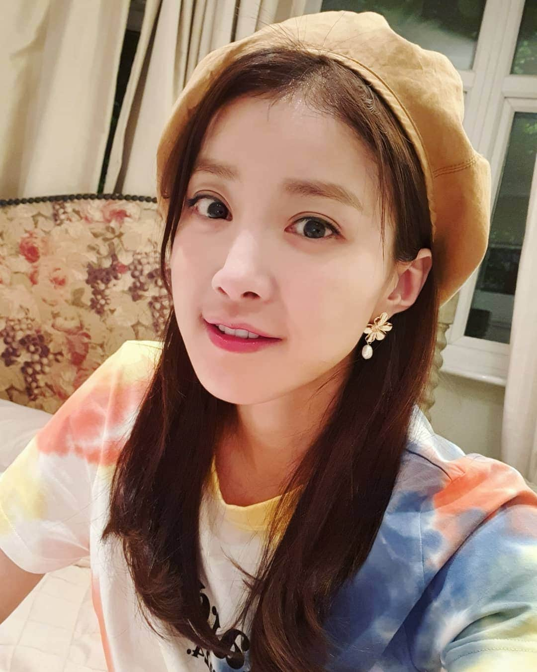 イ・シヨンさんのインスタグラム写真 - (イ・シヨンInstagram)「쉬는시간😝🇬🇧💛」5月4日 12時55分 - leesiyoung38